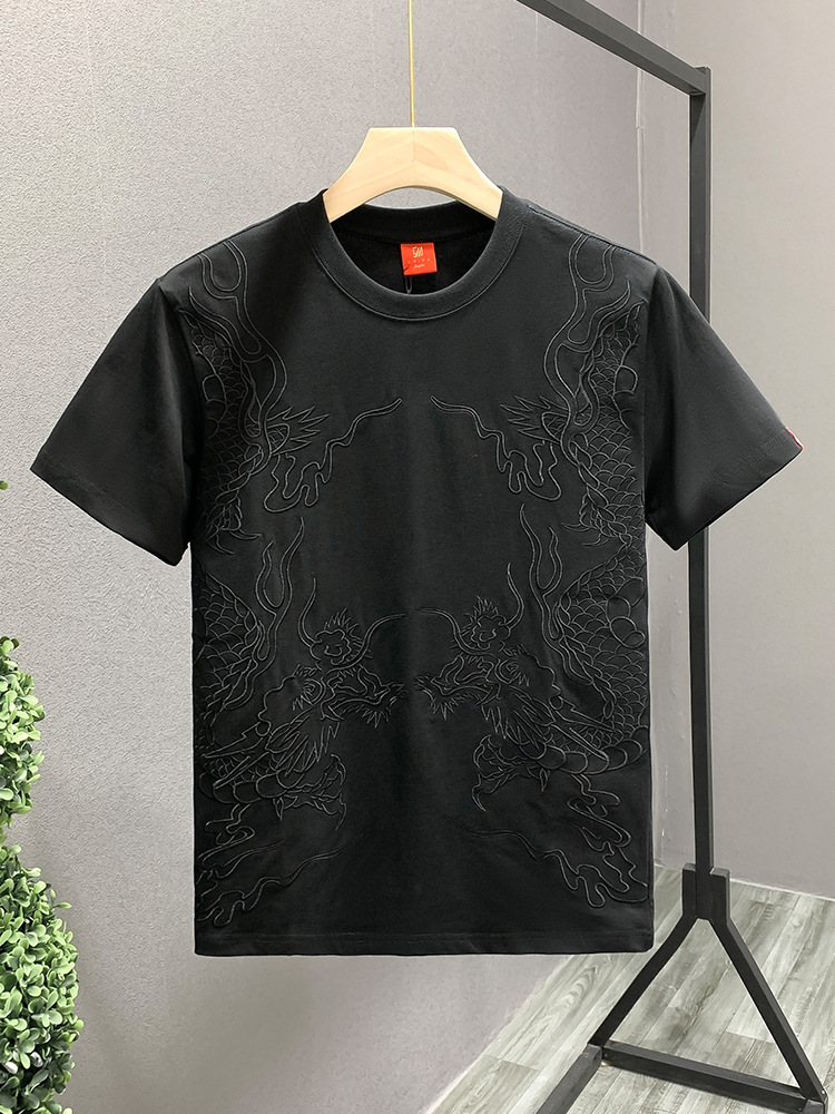 This is a rare and light luxury T-shirt for men, featuring heavy embroidery and a sense of design. It is a casual and loose short-sleeved shirt pic 10