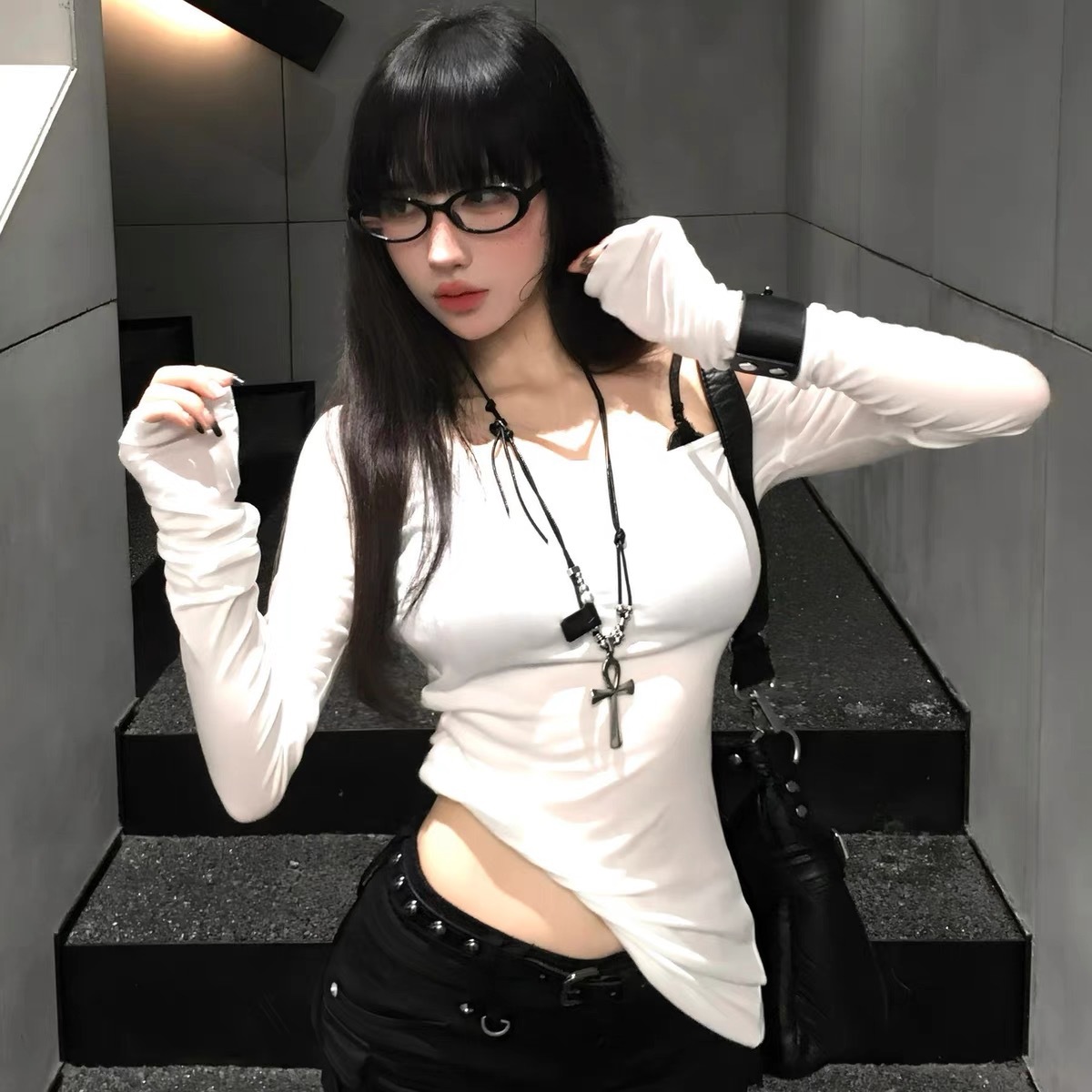 Y2K Heavy Industry Cross Necklace, Millennium Spice Girl, Sweet and cool, Subculture, Wandering wasteland style, punk, Gothic, niche trend pic 2