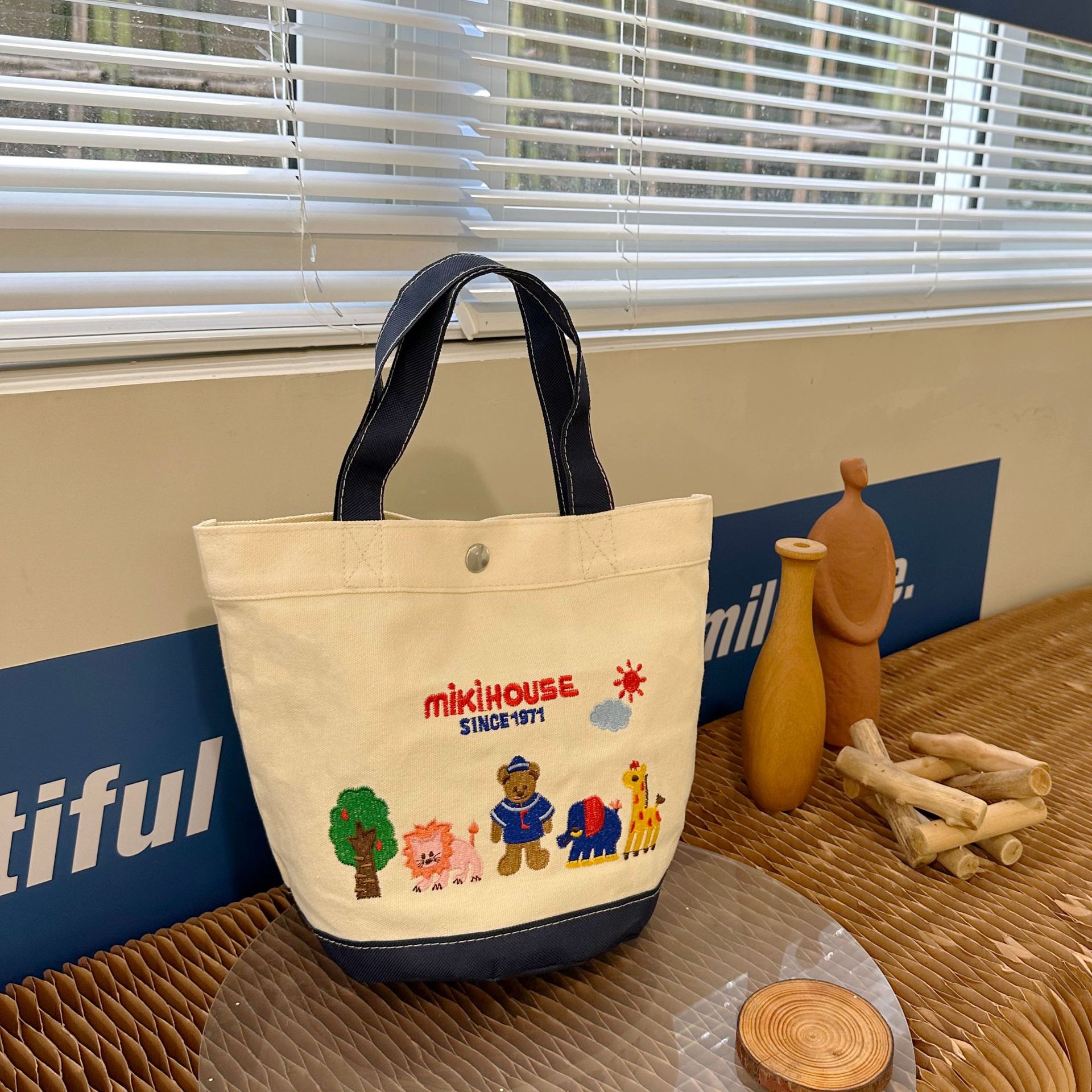 2025年新款miki风卡通包溜娃袋帆布手提轻便小巧大容量母婴包外出详情3