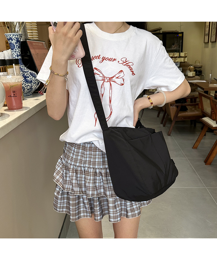 新潮斜挎邮差包日系休闲尼龙单肩托特包男女设计感小众通勤斜挎包详情10