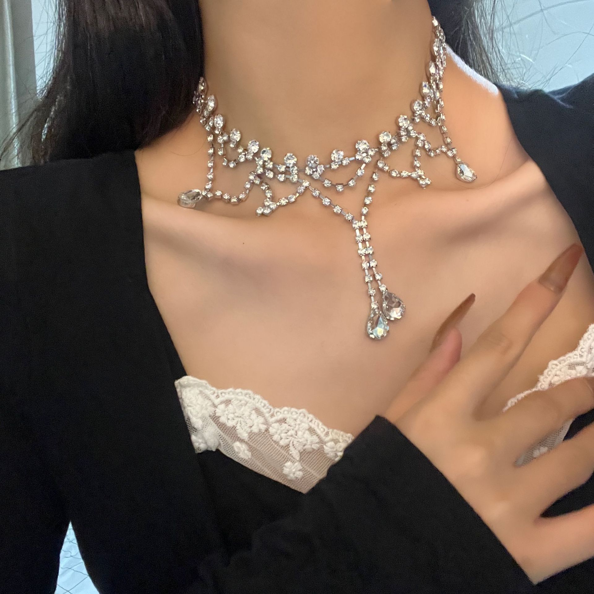 新品爆款新娘欧美跨境首饰批发璀璨水钻网红时尚银色套装项链耳环详情2