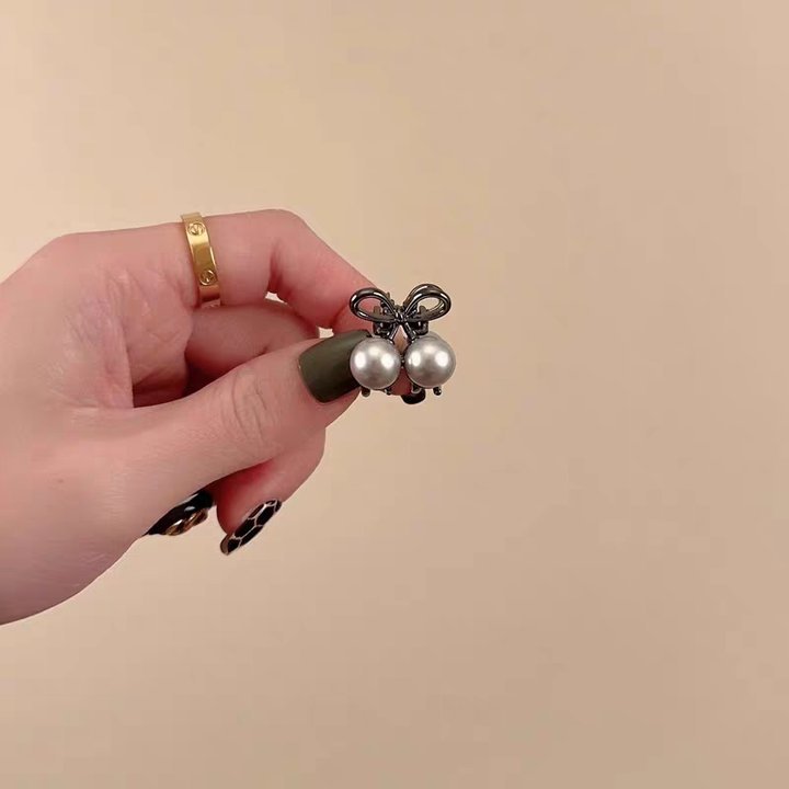 Amber cherry mini hair clip for women, 2025 new style, high-end princess hairstyle, side bangs, hair clip, shark clip pic 15