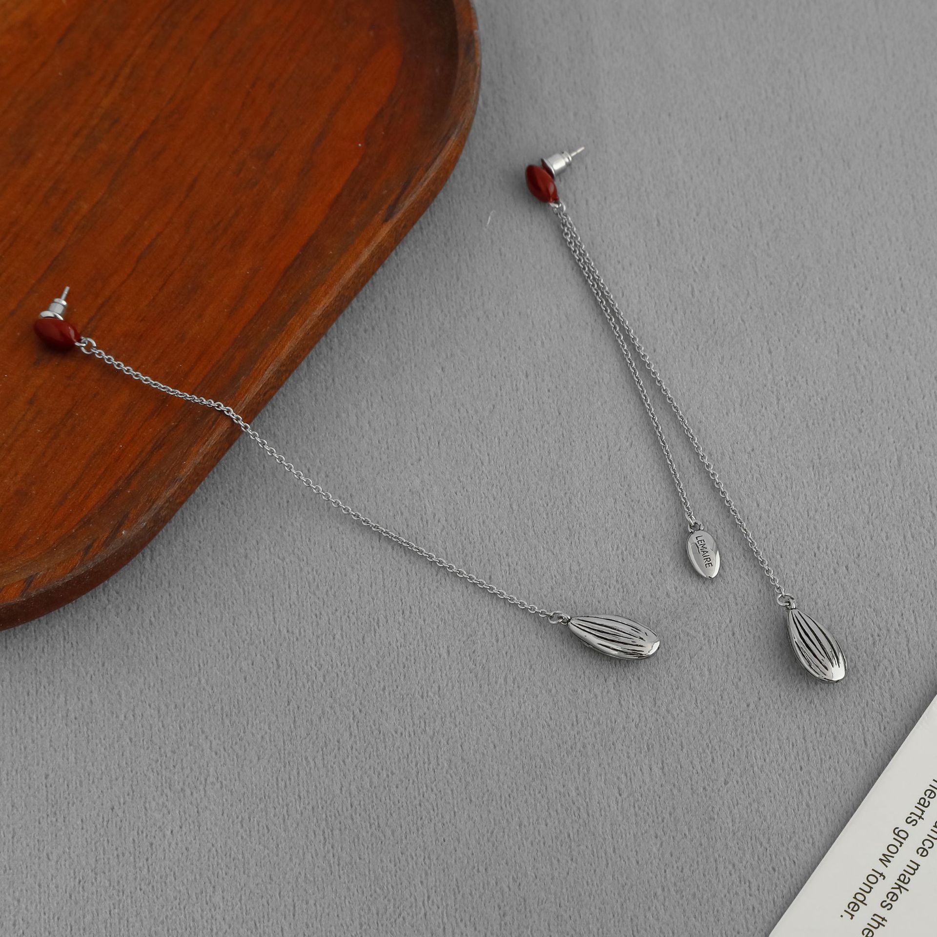 LEM*家银色瓜子流苏耳钉 夏季新款向日葵种子珐琅不对称流苏耳钉详情8