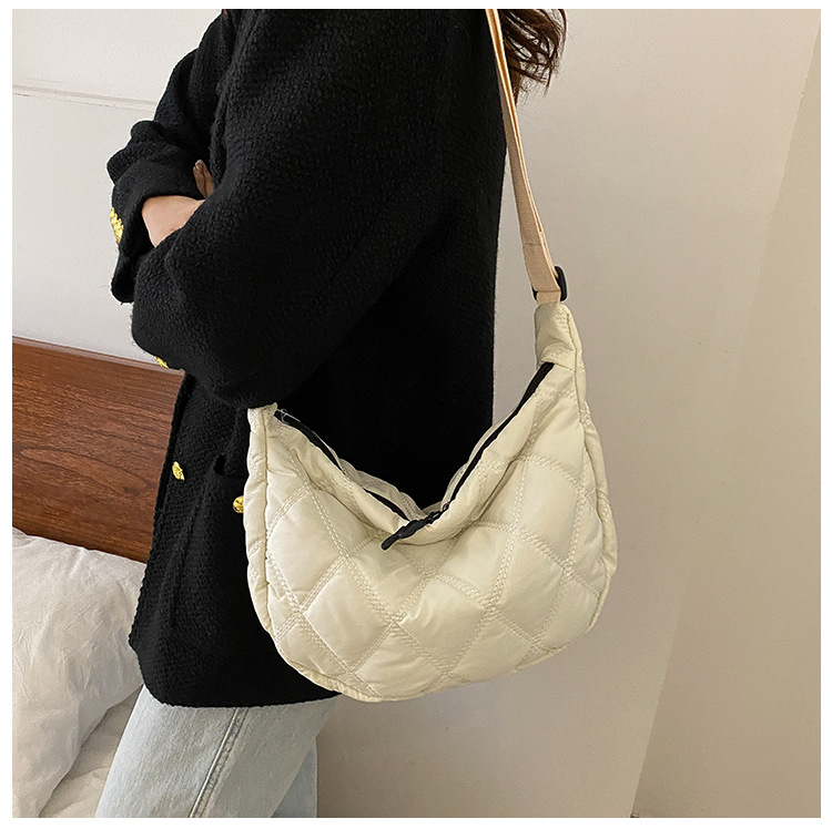 The new, trendy and fashionable single-shoulder crossbody bag with diamond-patterned embroidery thread for women in 2021, the popular dumpling bag pic 47