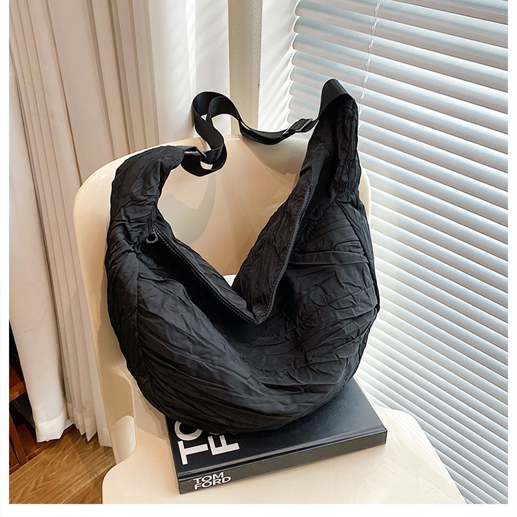 新品褶皱半月包简约时尚斜挎包大容量潮搭单肩包慵懒风都市休闲包详情41