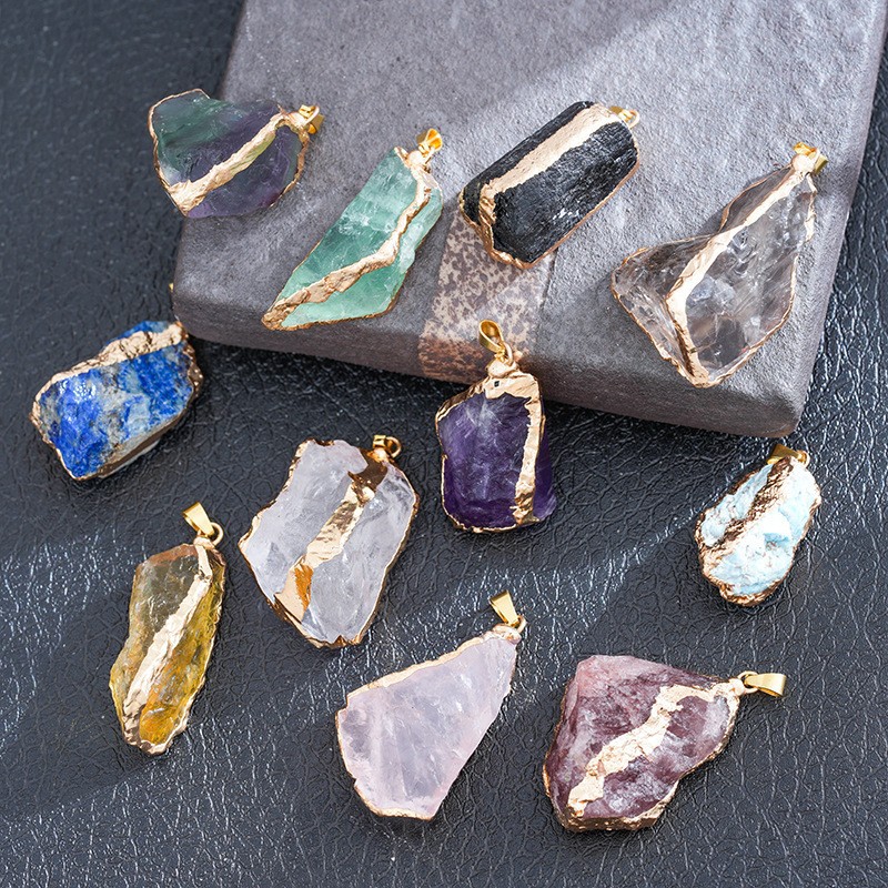 欧美跨境紫晶水晶吊坠项链天然水晶不规则水晶吊坠粉水晶镀金包边详情4