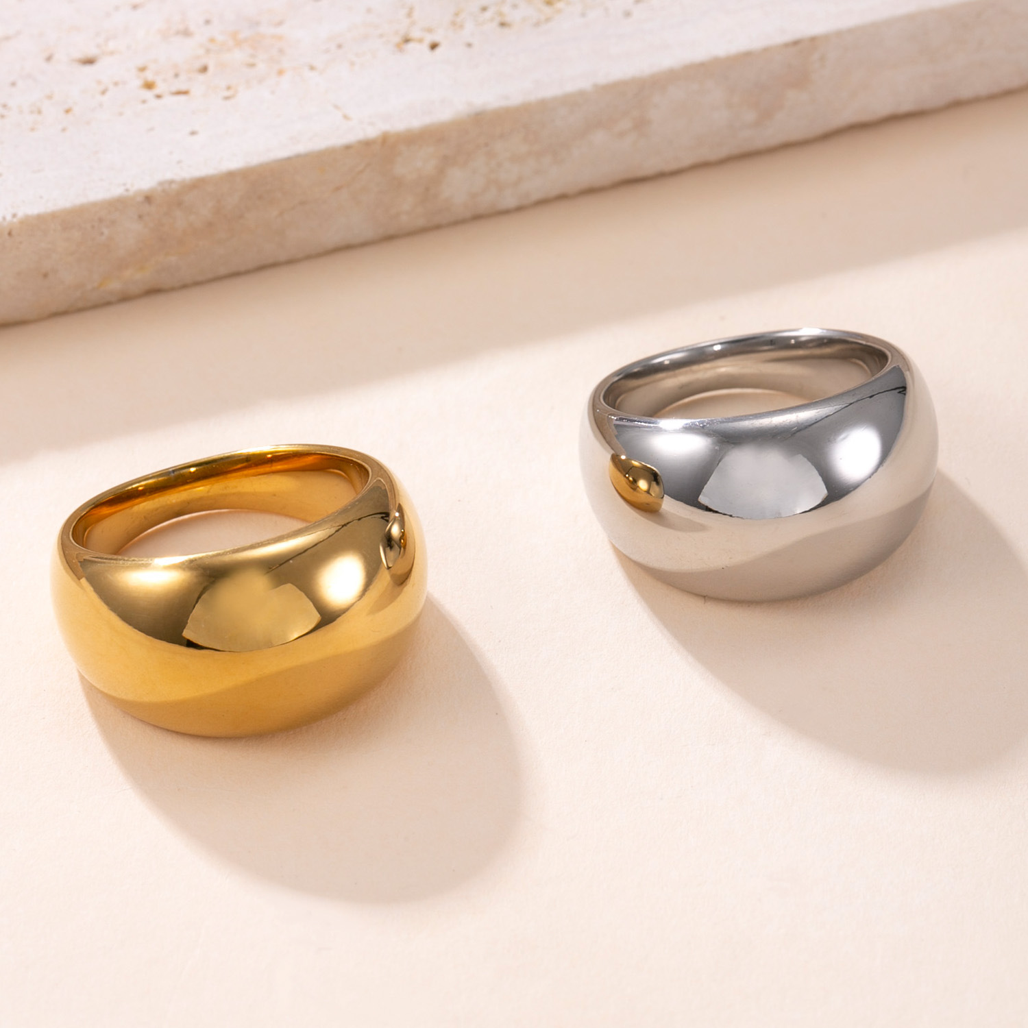 亚马逊新品钛钢戒指铸造弧形光面戒指女时尚百搭不锈钢饰品批发厂详情4