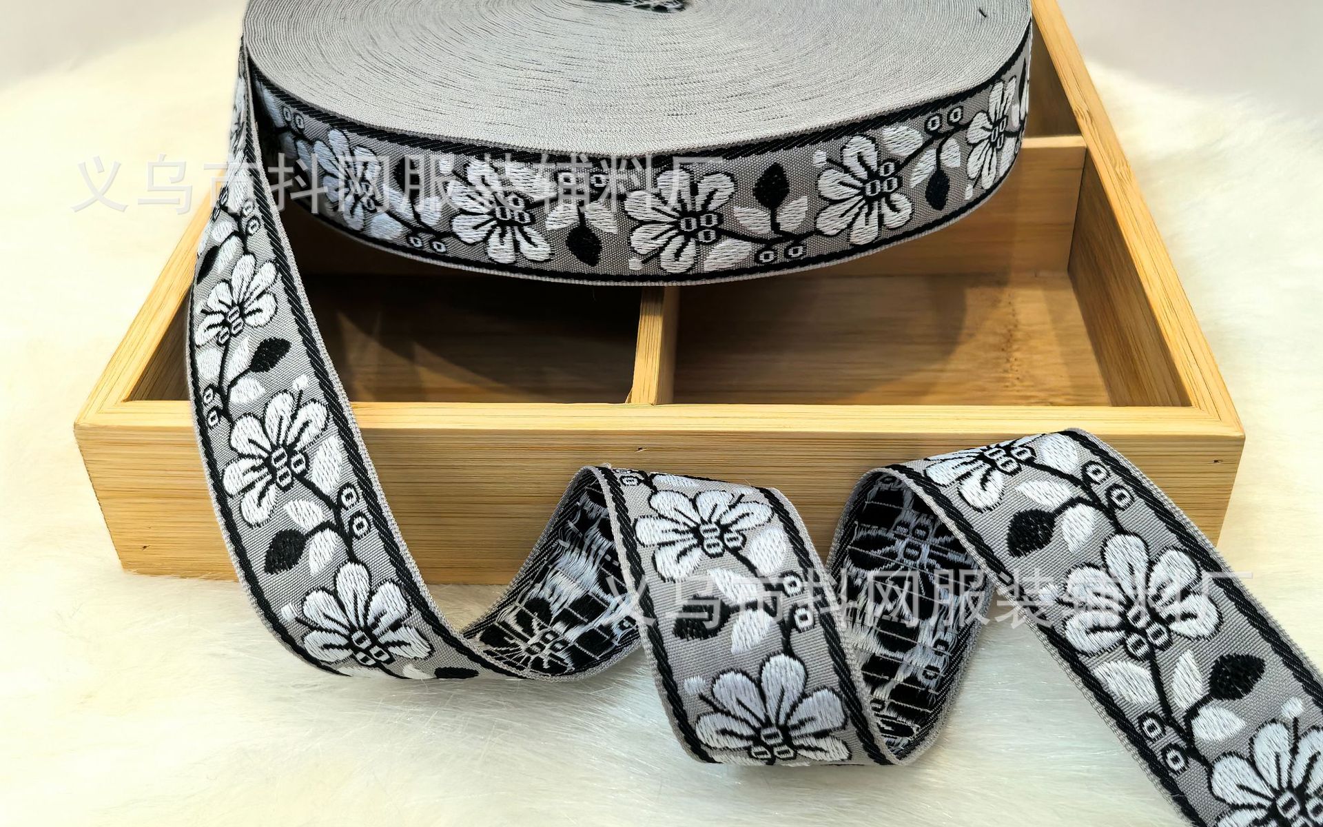 Wholesale of 3cm new ethnic-style jacquard ribbons, performance costumes, hair accessories, gift boxes, packaging ribbons and embroidered ribbons pic 8