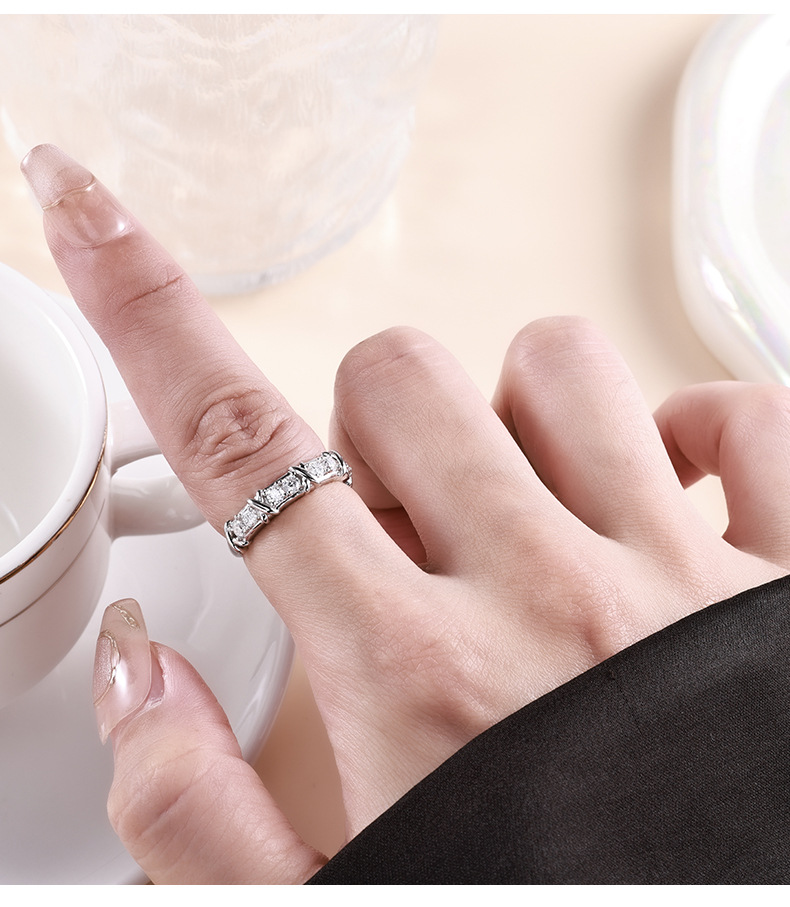 卓恒甄选韩国东大门轻奢素圈耳饰品S925纯银爆闪交叉满圈莫桑石戒指指环详情4