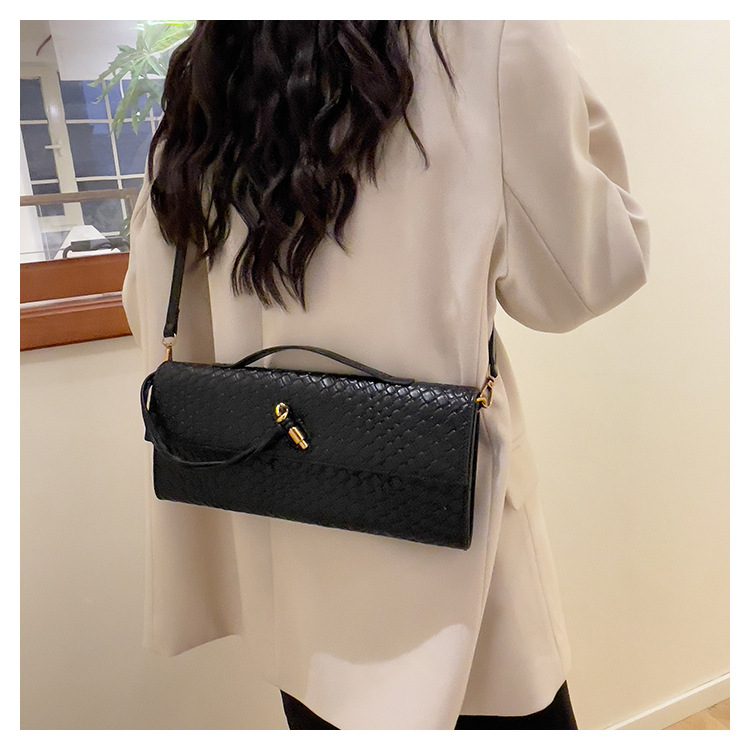 A new cross-border woven pattern single-shoulder crossbody bag with a retro texture, a hand-held baguette bag, and a versatile and elegant evening clutch pic 43