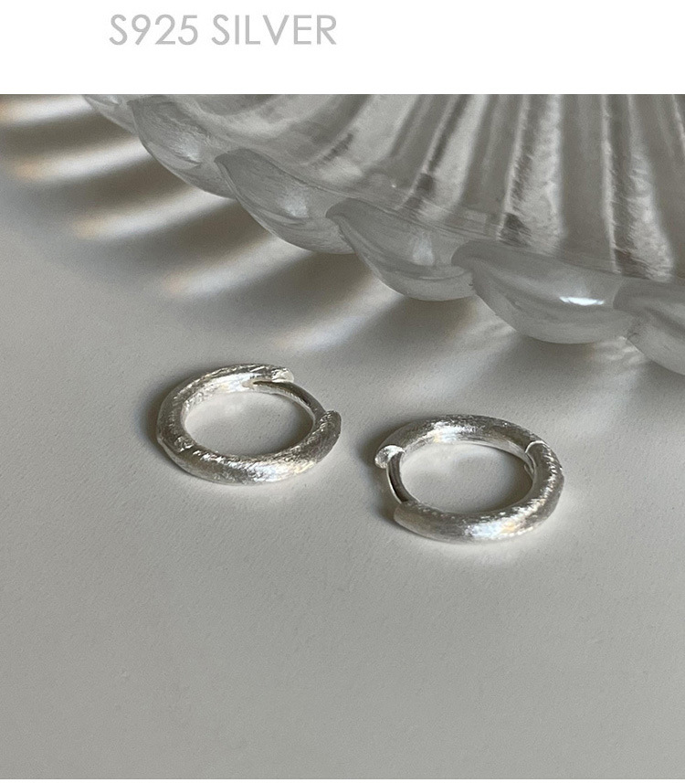 The brushed round ear buckles, the new 2024 earrings, feature a cold and niche design with a simple and versatile atmosphere pic 8