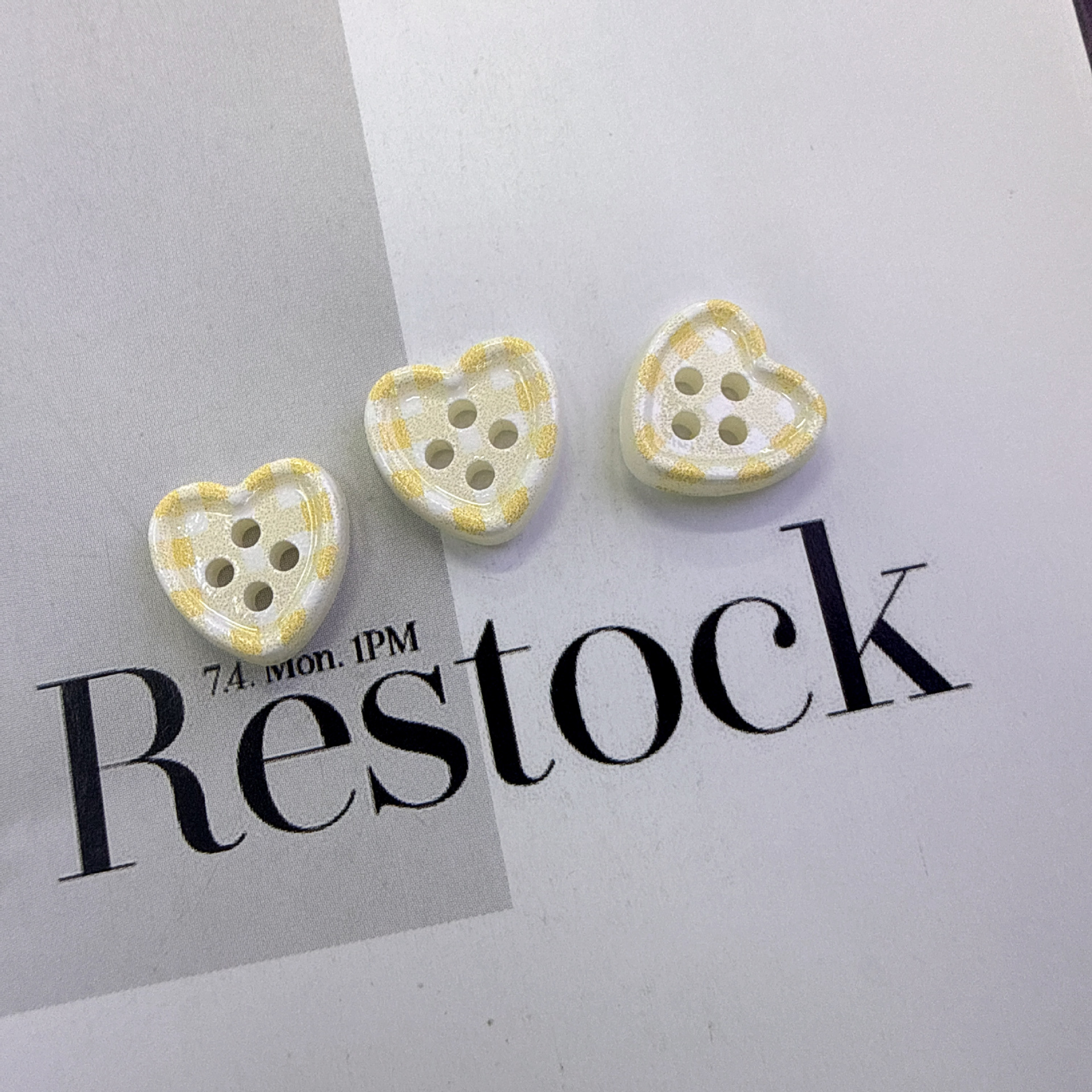 New summer ice-transparent checkered heart button diy handcrafted material clothing accessory button with four eyes pic 2