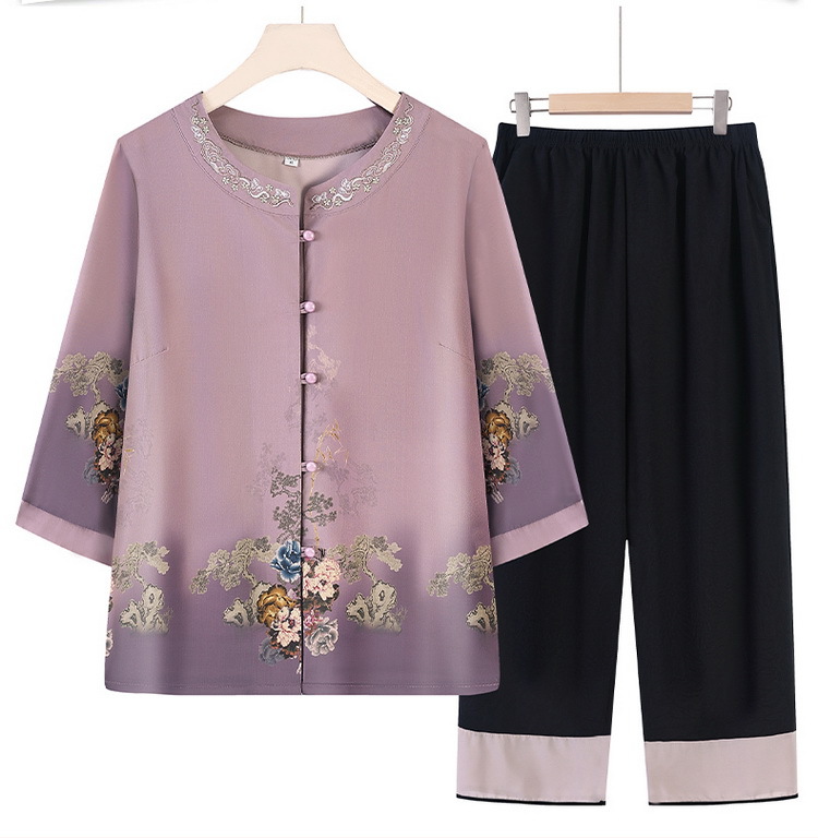 A purple embroidered sportswear top with a Chinese trend and black seven-point yoga pants for a slimming, breathable and casual look pic 16