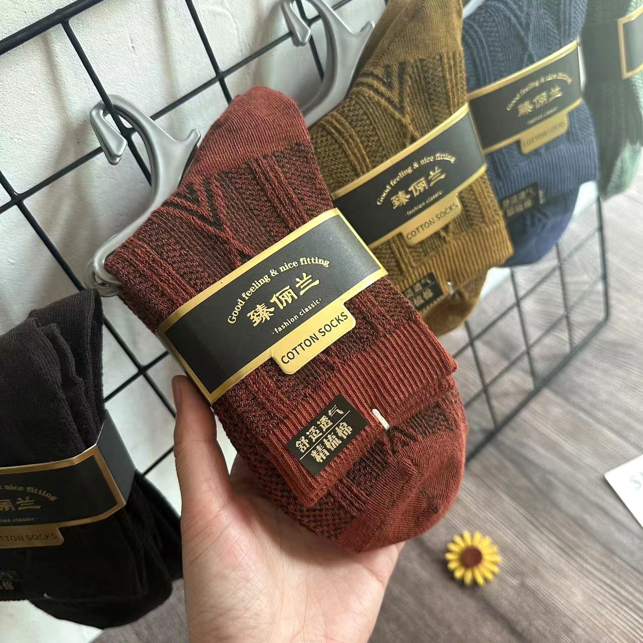 25新款诸暨袜子女秋冬中筒袜韩国穿搭女袜运动袜长袜男女棉袜批发详情15