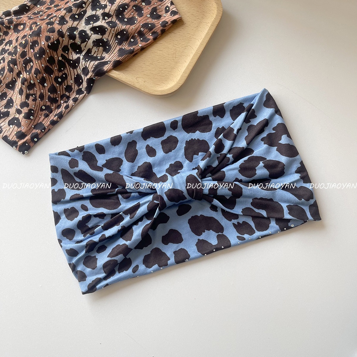 The new leopard print hot diamond hair band is a fashionable and hot girl. The wide-edge knotted elastic hair band is a sports sweat-absorbing headscarf for women pic 12