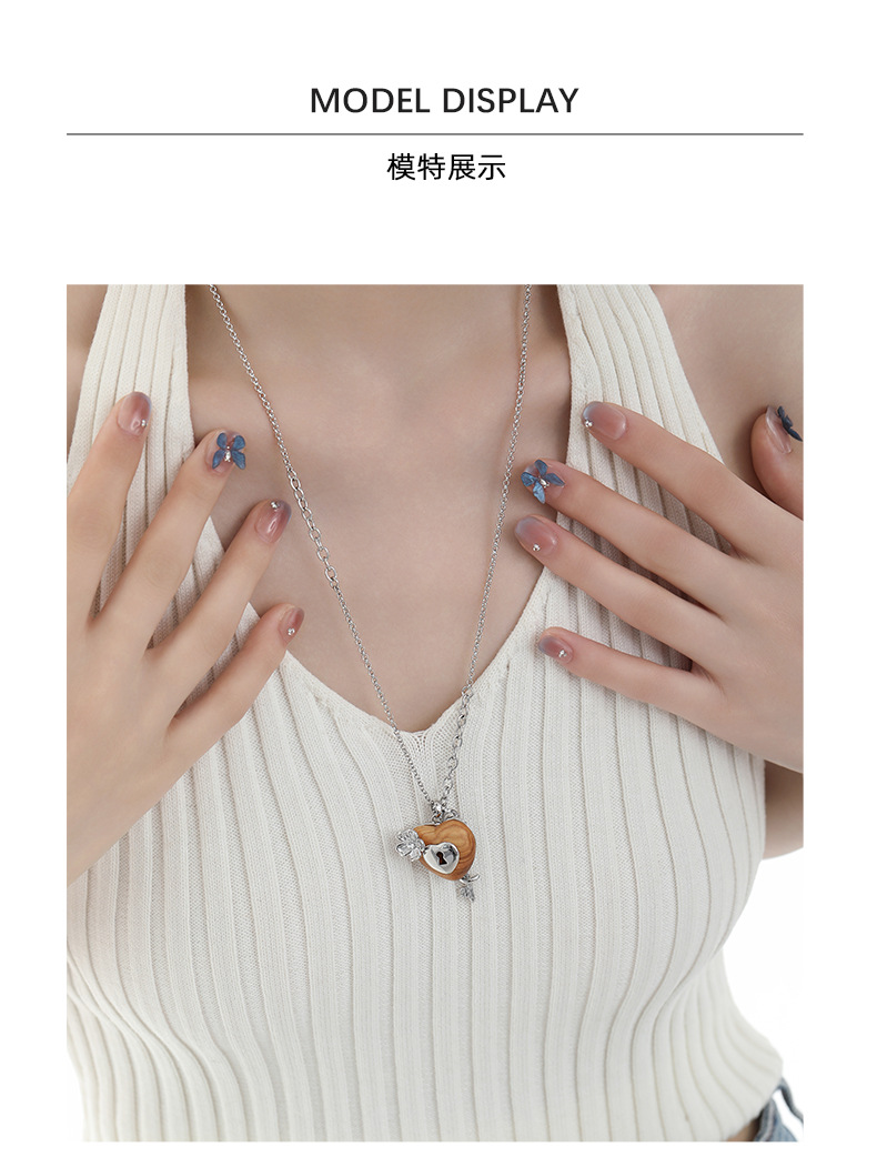 The Mu Ai Lock core necklace is an original design for women, featuring a unique and simple heart-shaped pendant necklace. It is a light luxury, fashionable and versatile collarbone chain pic 8