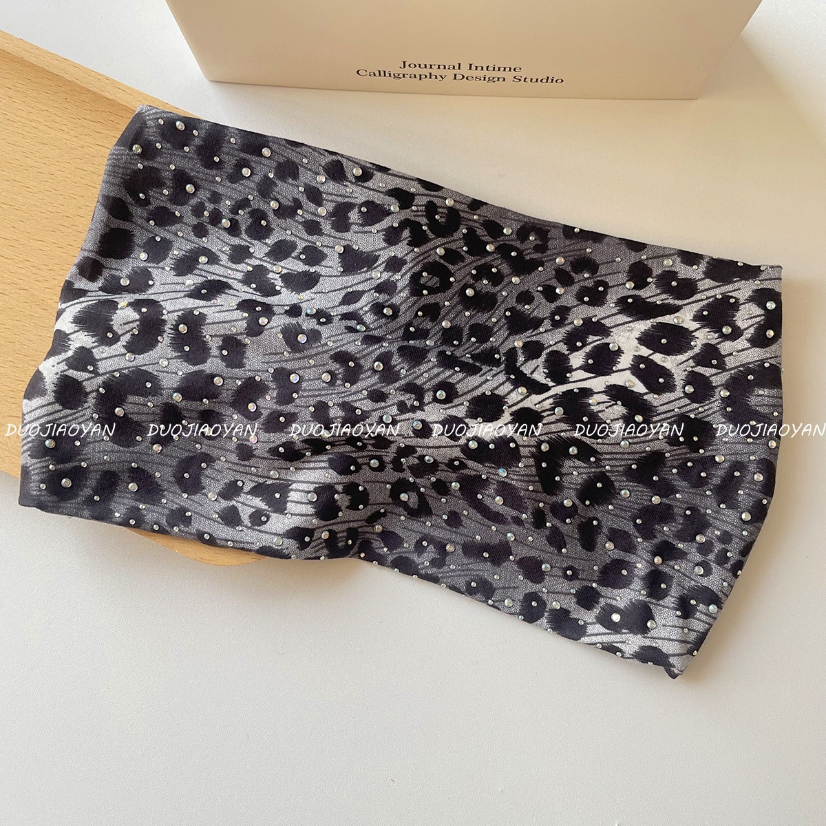 The new leopard print hot diamond hair band is a fashionable and hot girl. The wide-edge knotted elastic hair band is a sports sweat-absorbing headscarf for women pic 16