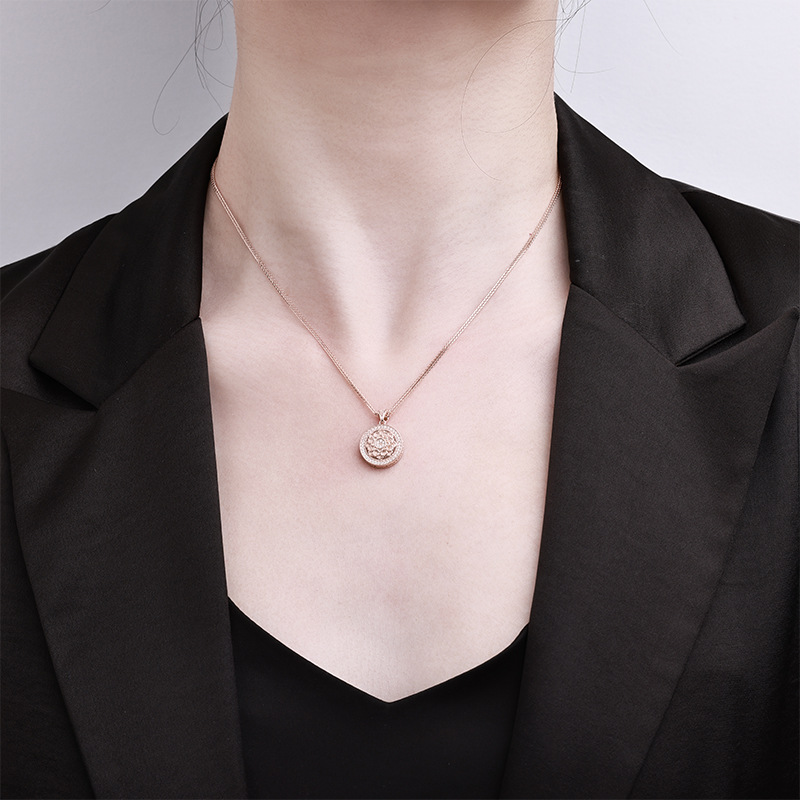 This is a new Chinese-style pearl collarbone chain for women, featuring exquisite gold plating and full diamonds. It is fashionable, versatile and elegant pic 9