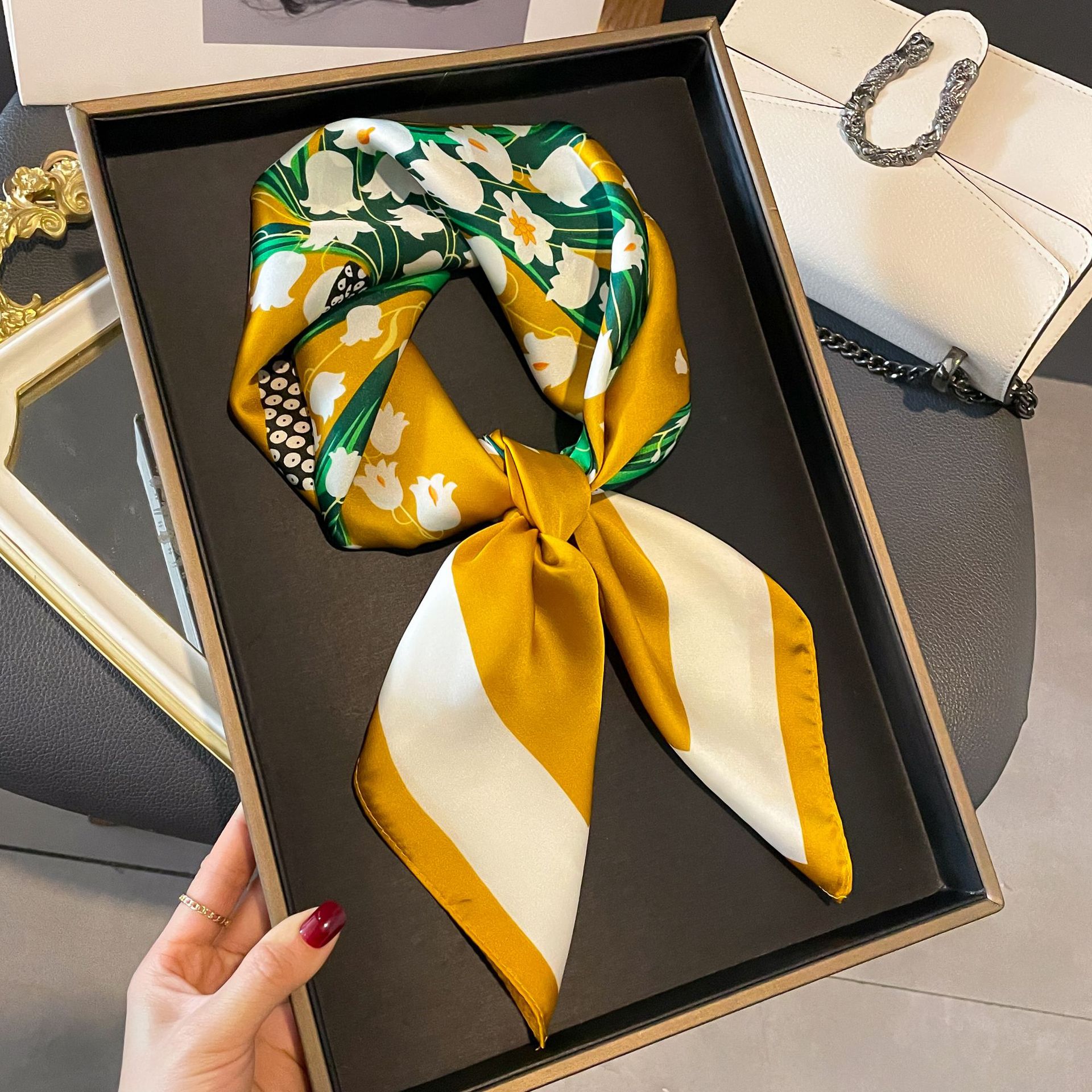 国潮春夏季印花小方巾韩版仿真丝高级感发带头巾时尚装饰复古围巾批发详情14