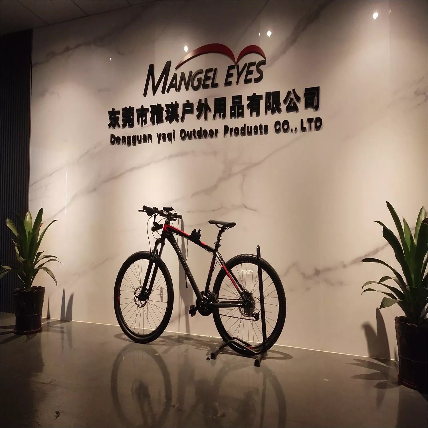 2024 Yaqi Cross-border New three-light bicycle lamp cycling equipment accessory, high-brightness with battery level display and high and low beam pic 13