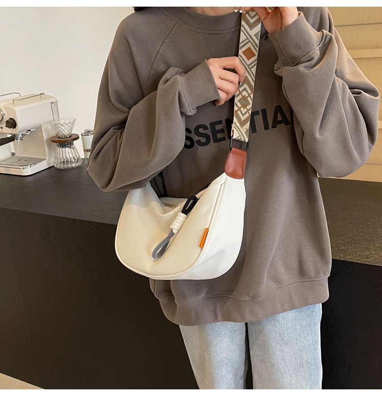 帆布包包女2024新款春夏季百搭饺子包休闲运动宽带单肩斜挎包女包详情17