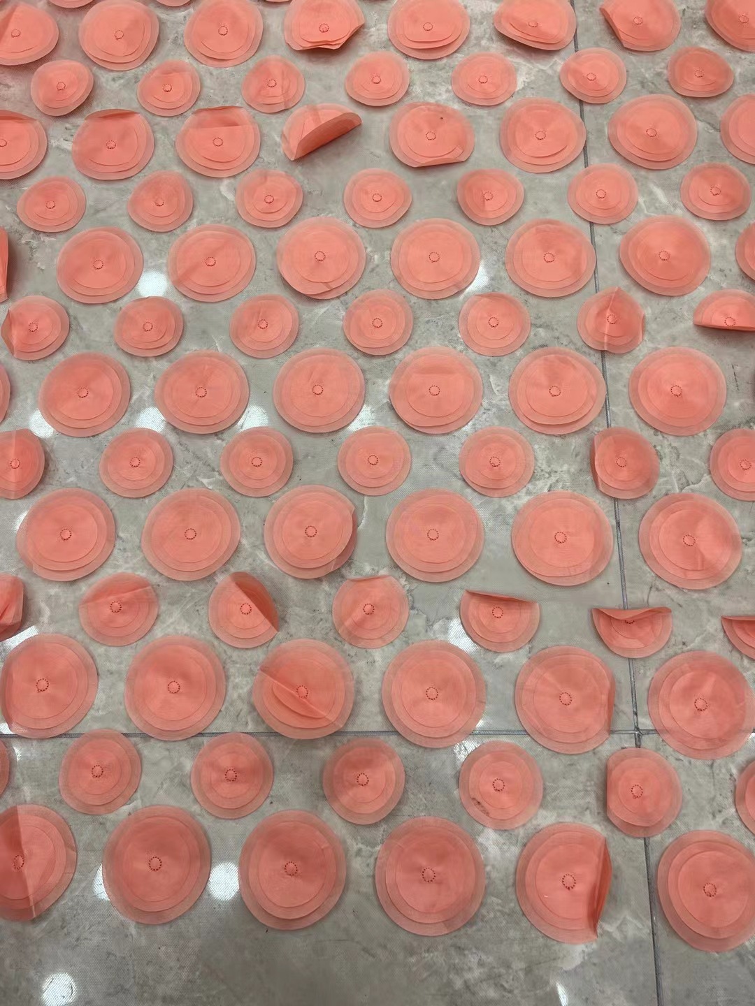 欧洲站激光立体刺绣面料多色网纱圆圈绣花布时尚女装连衣裙面料详情9