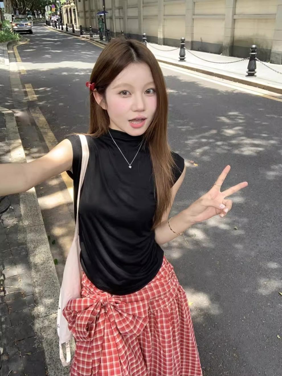 Retro red spicy girl checkered strappy skirt, a new summer design with a niche fashion sense, high-waisted long dress pic 5