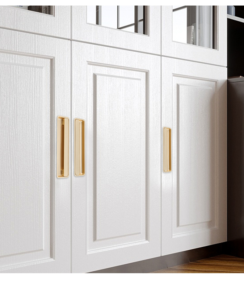 The black invisible handle of the tatami is embedded with the drawer handles of the cabinets and wardrobes. The sliding door is equipped with a golden concealed embedded handle pic 29