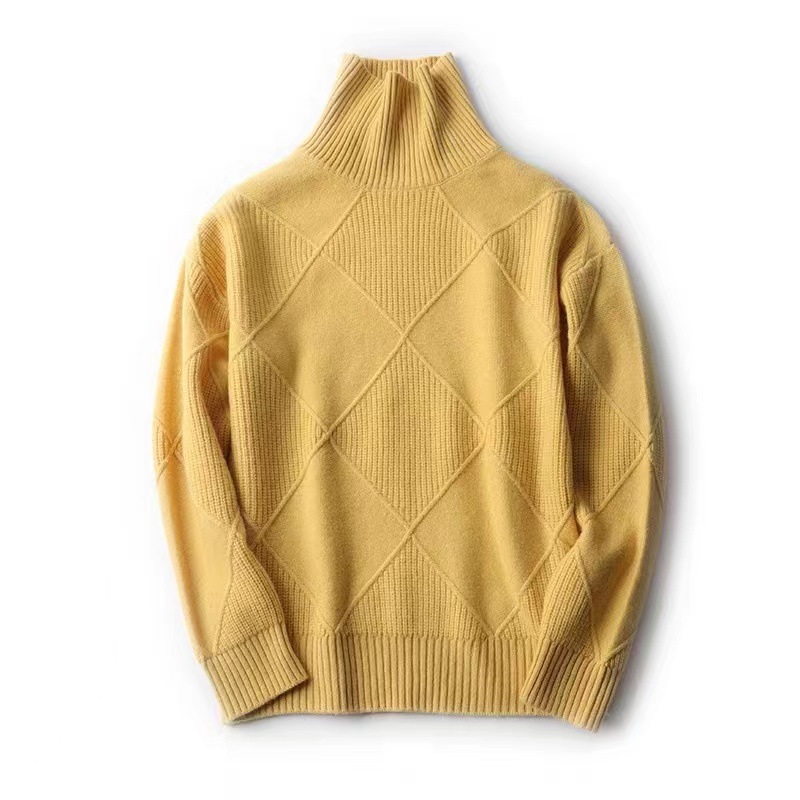 A simple diamond-shaped high-neck sweater for women in the new autumn and winter of 2024. It is thick and loose, worn over a woolen knitted top and paired with a base layer pic 6