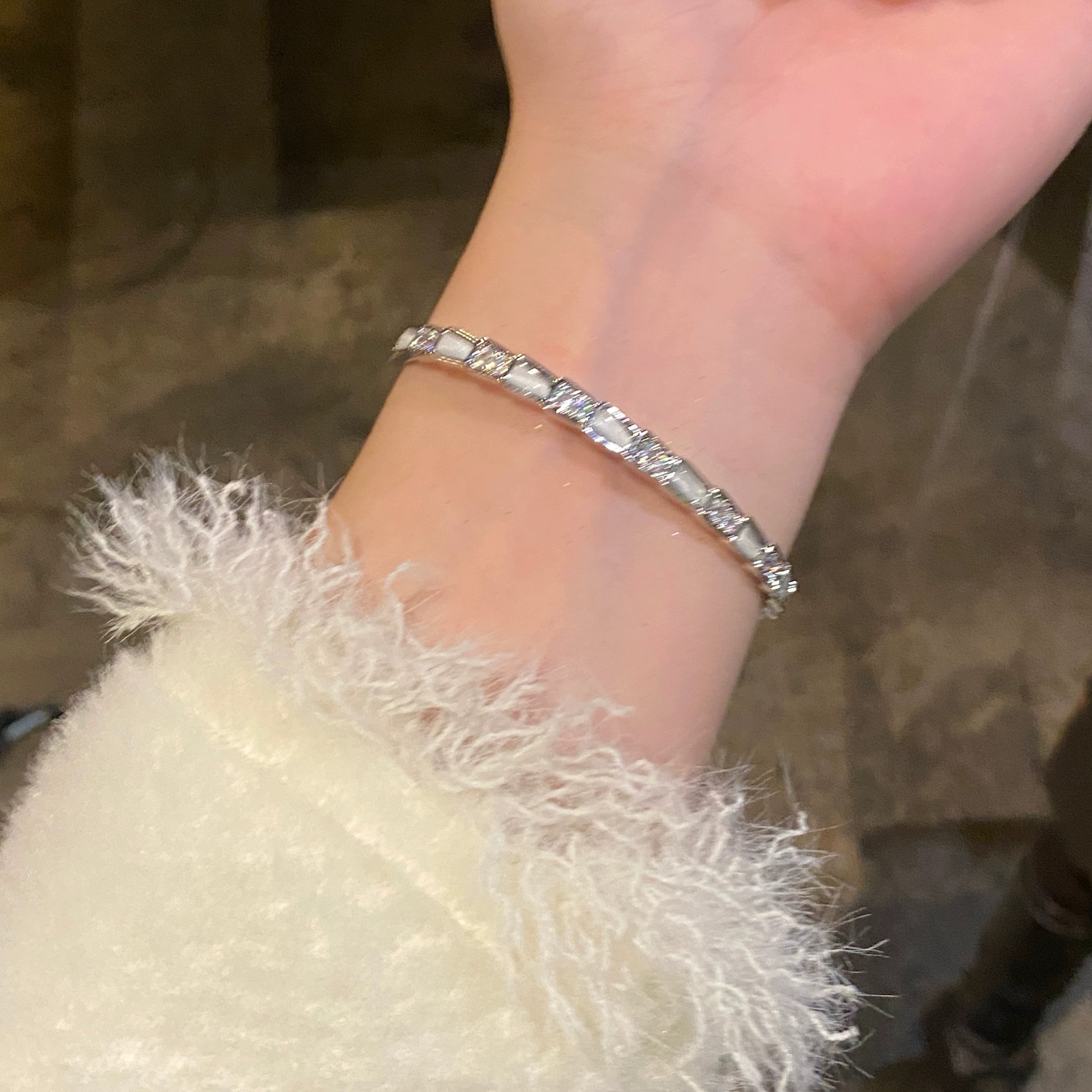 Snake-shaped bracelet, spirit snake sparkling diamond texture bracelet for girls, zircon light luxury, fashionable and exquisite silver bracelet, open jewelry pic 5
