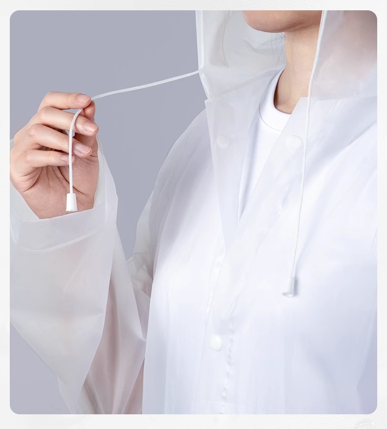 透明雨衣女模特款防风防水时尚穿搭雨衣详情9