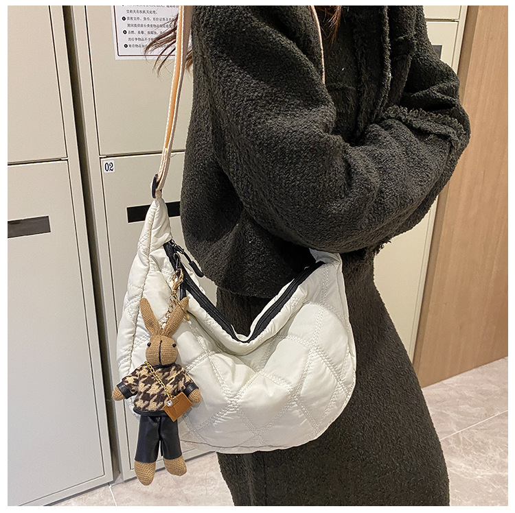 The new, trendy and fashionable single-shoulder crossbody bag with diamond-patterned embroidery thread for women in 2021, the popular dumpling bag pic 55