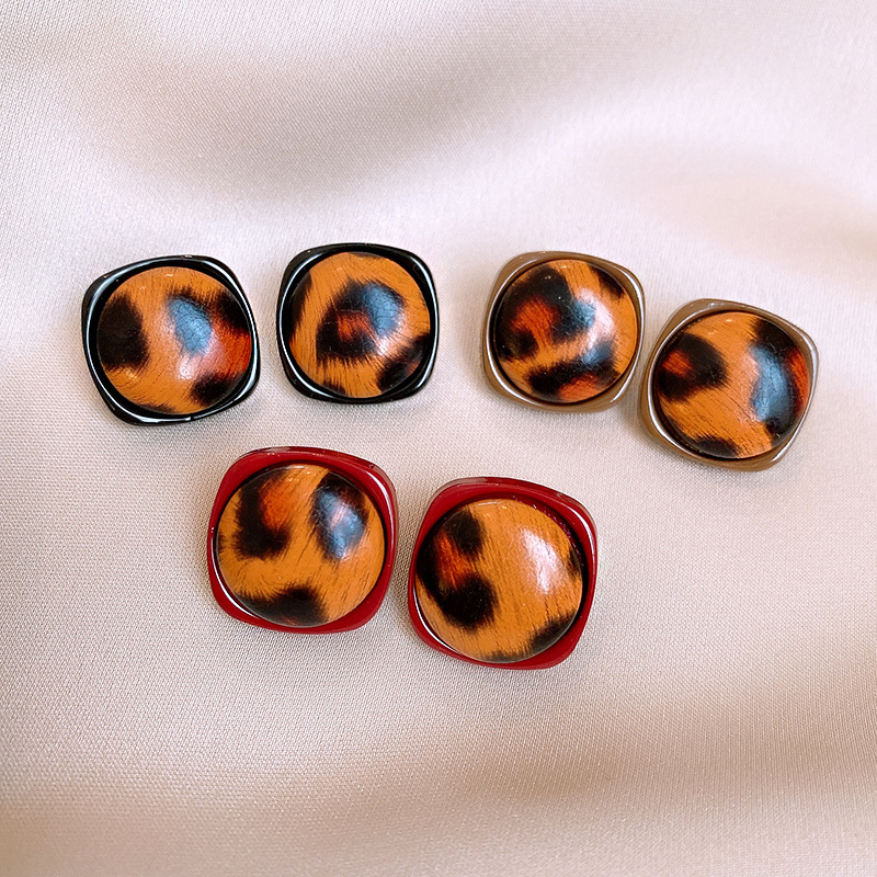 银针欧美复古皮革豹纹方形耳钉小众复古风耳环跨境气质高级感耳饰详情15