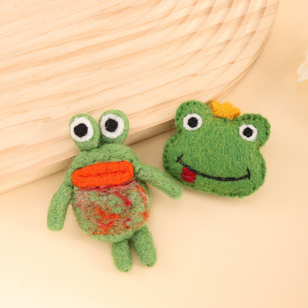 大嘴蛙纯手工羊毛毡胸针 绿豆蛙立体玩偶胸饰 尼泊尔胸针厂家批发详情2