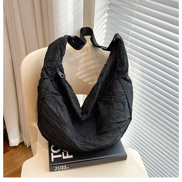 新品褶皱半月包简约时尚斜挎包大容量潮搭单肩包慵懒风都市休闲包详情42