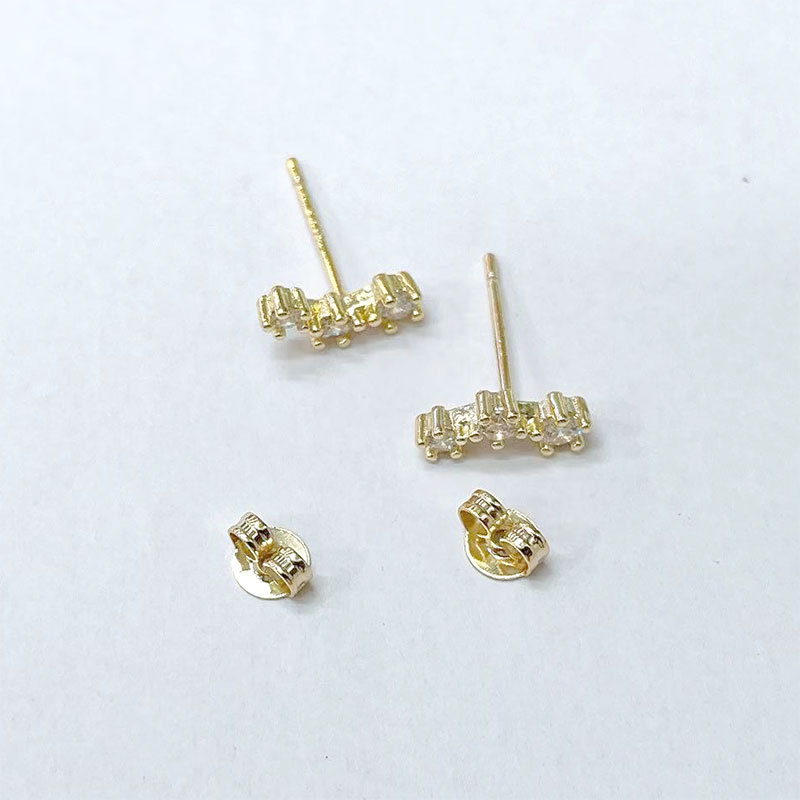 DIY jewelry accessories, diamond-patterned flower stud earrings, gentle, sweet, niche, light luxury, individual, simple and versatile for women pic 1