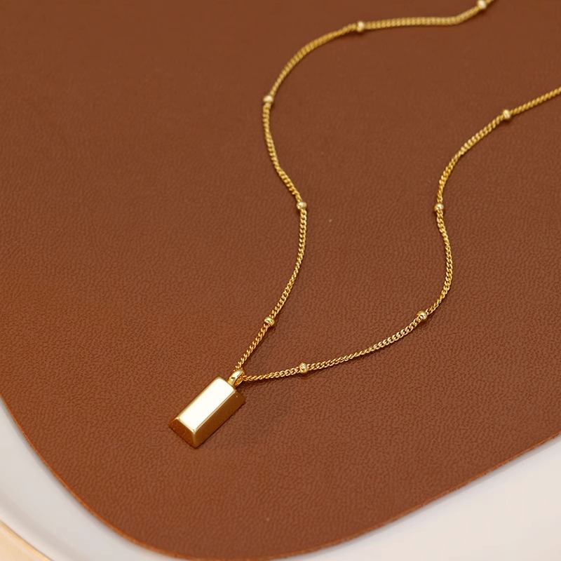 Geometric rectangular small gold brick necklace, a niche collarbone chain for women, a popular beaded chain, titanium steel brick pendant and accessory pic 2