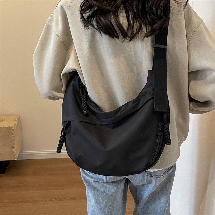 今年流行牛津布包包斜挎包女2024新款休闲单肩学生上课通勤饺子包详情12
