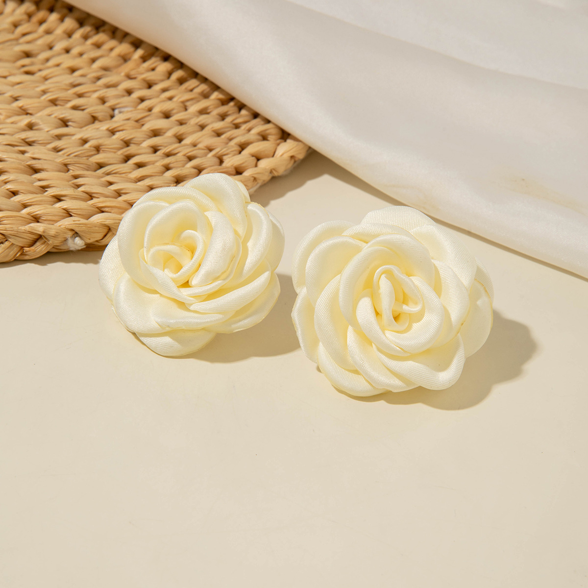 欧美跨境饰品简约烧边烤边布料山茶花耳环清新甜美花朵耳钉耳饰女详情12