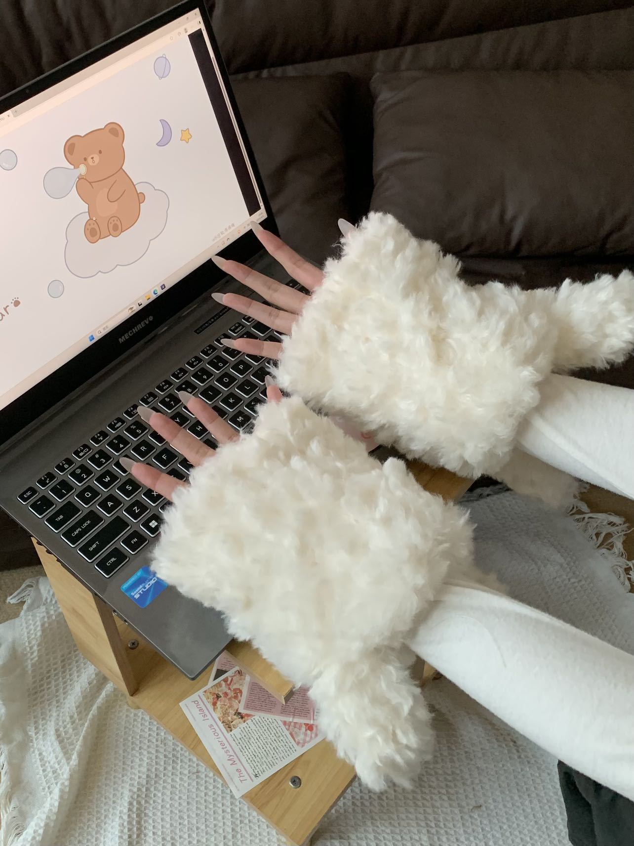 新卡通毛茸茸可爱斜耳狗毛绒手套时尚护手女加厚保暖百搭时尚袖套详情3