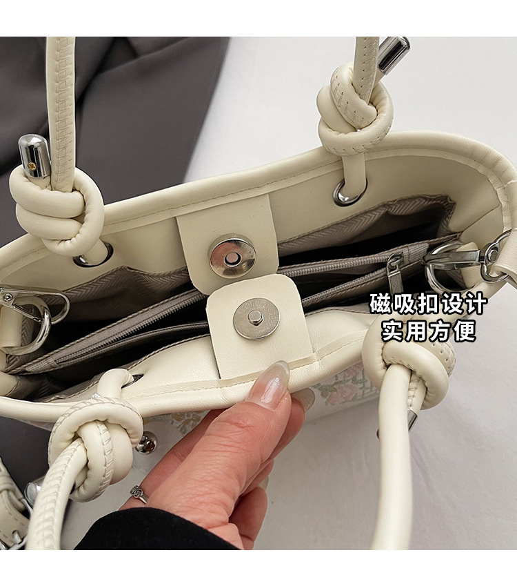 手拎新国潮式刺绣包包女2025春夏新款国风绣花时尚水桶包百搭斜挎包详情4