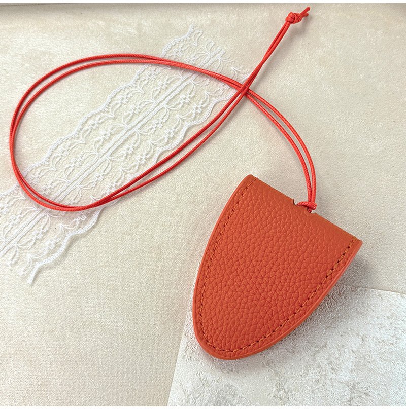 2025新款春天色pu皮革磁吸挂脖眼镜包项链韩系长款墨镜挂件眼镜夹详情13