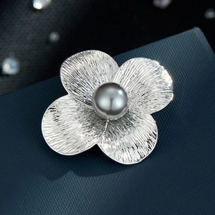 复古高级感金色拉丝珍珠花朵胸针优雅不过时淡水珍珠胸花新款别针详情3