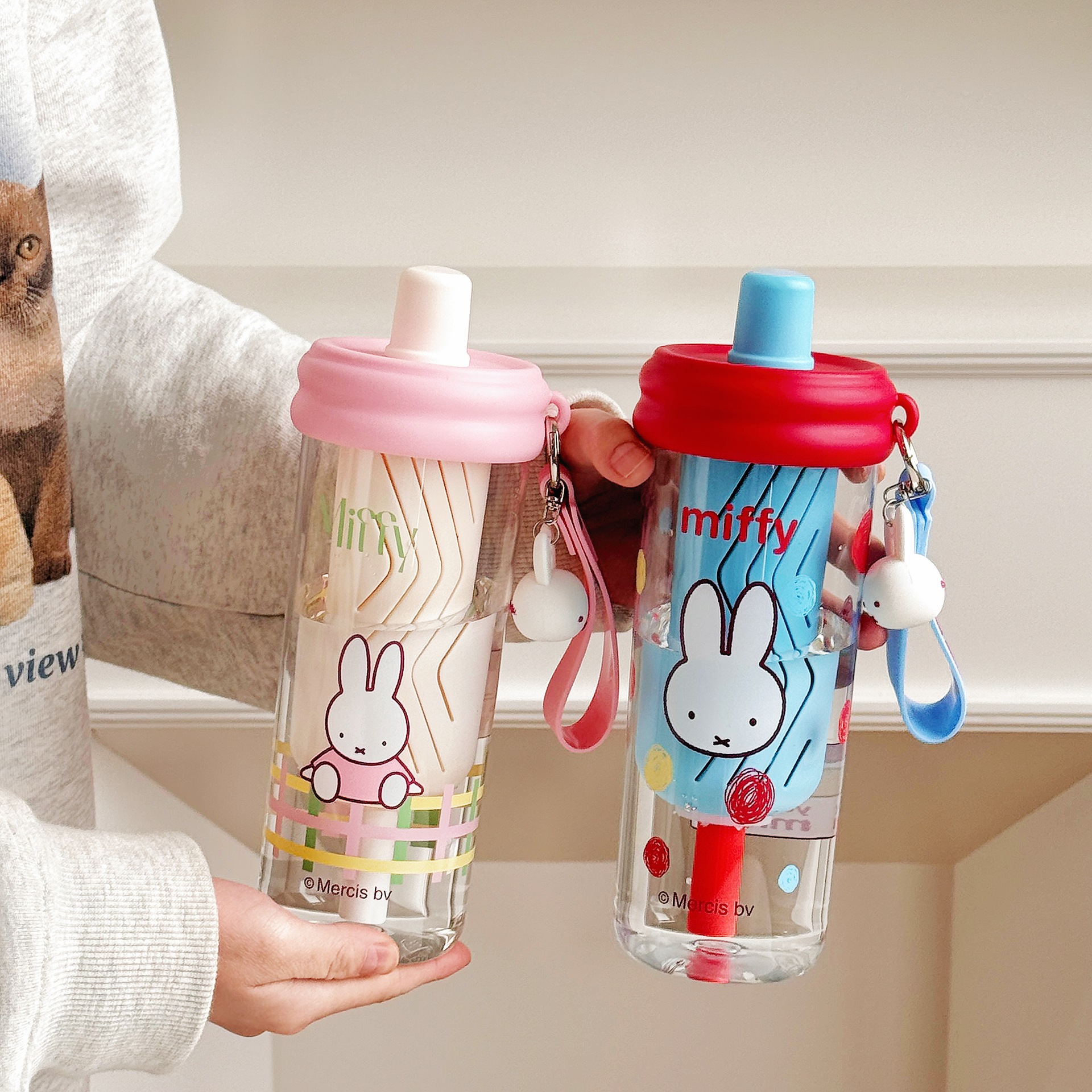 The new Miffy Rabbit plastic straw cup, cartoon tritan water cup, student high appearance level, tea-water separation dual-drinking cup pic 9