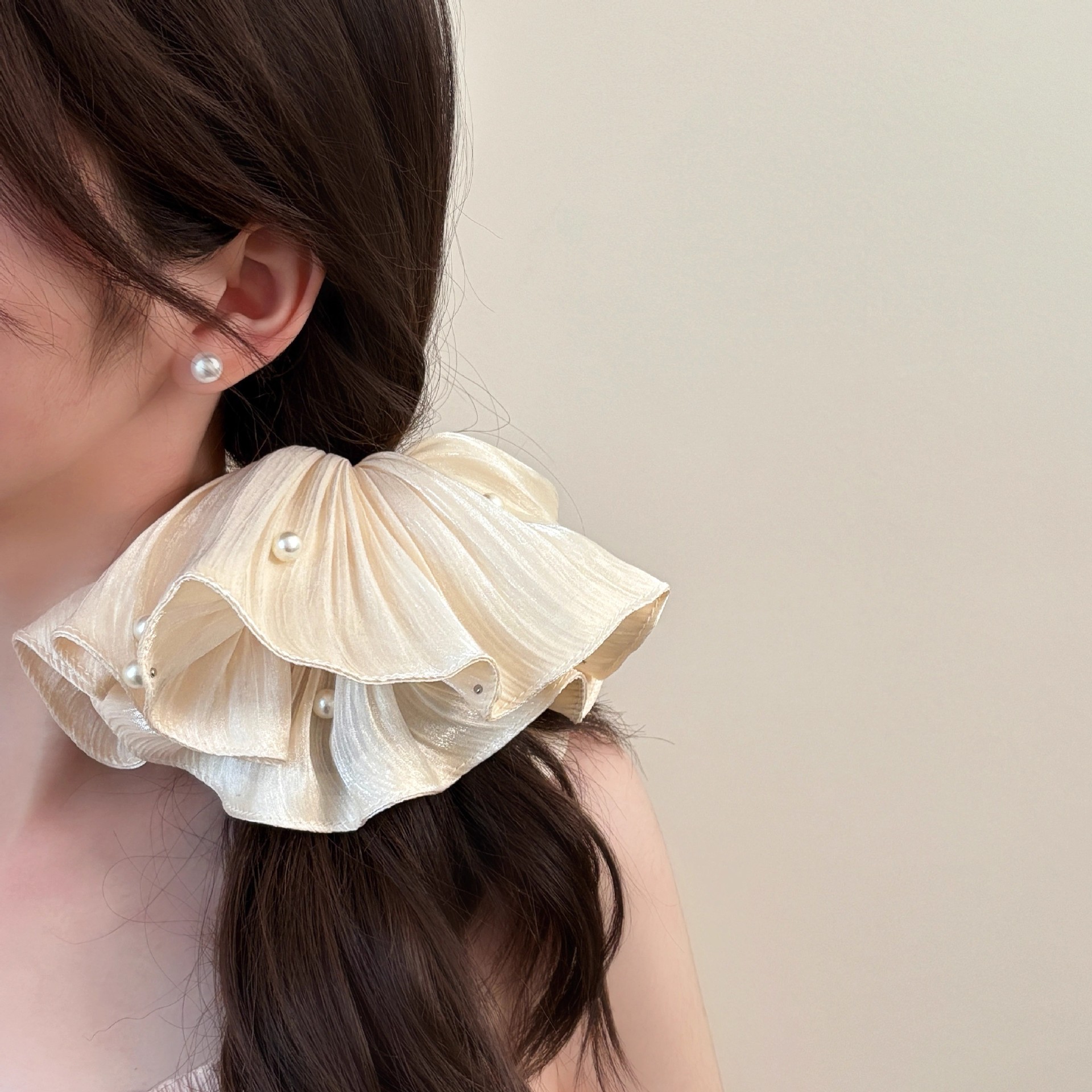 Spring 2025 new high-end, silky smooth, pleated pearl large intestine hair band, high-end large-sized hair accessory for women pic 16
