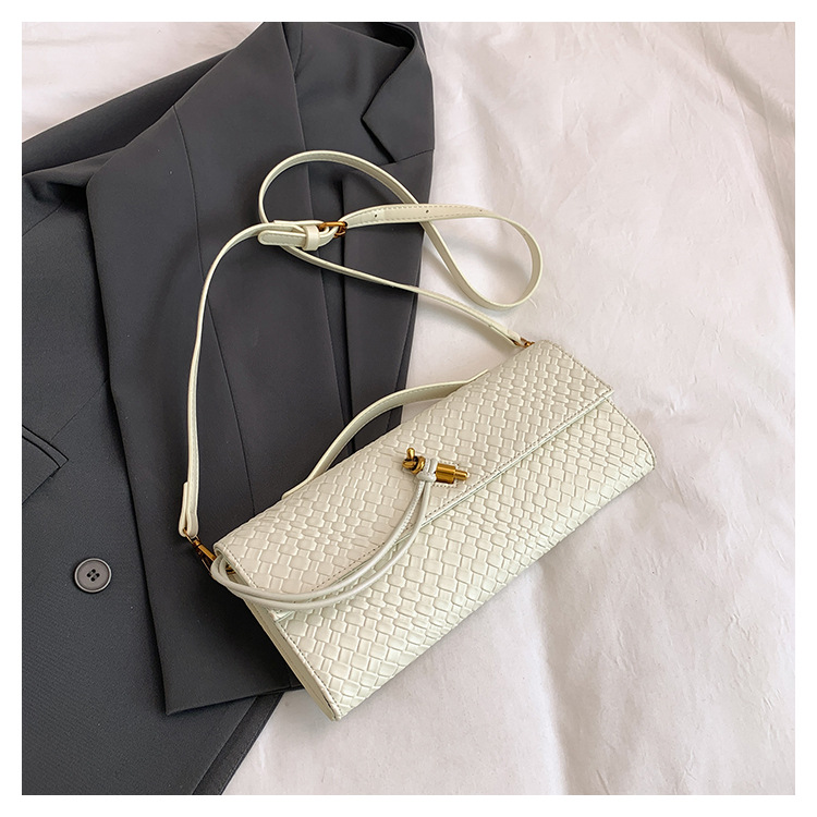 A new cross-border woven pattern single-shoulder crossbody bag with a retro texture, a hand-held baguette bag, and a versatile and elegant evening clutch pic 23