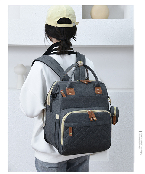 跨境专供高级感妈咪包大容量轻便母婴床包挂童车多功能手提双肩包详情25