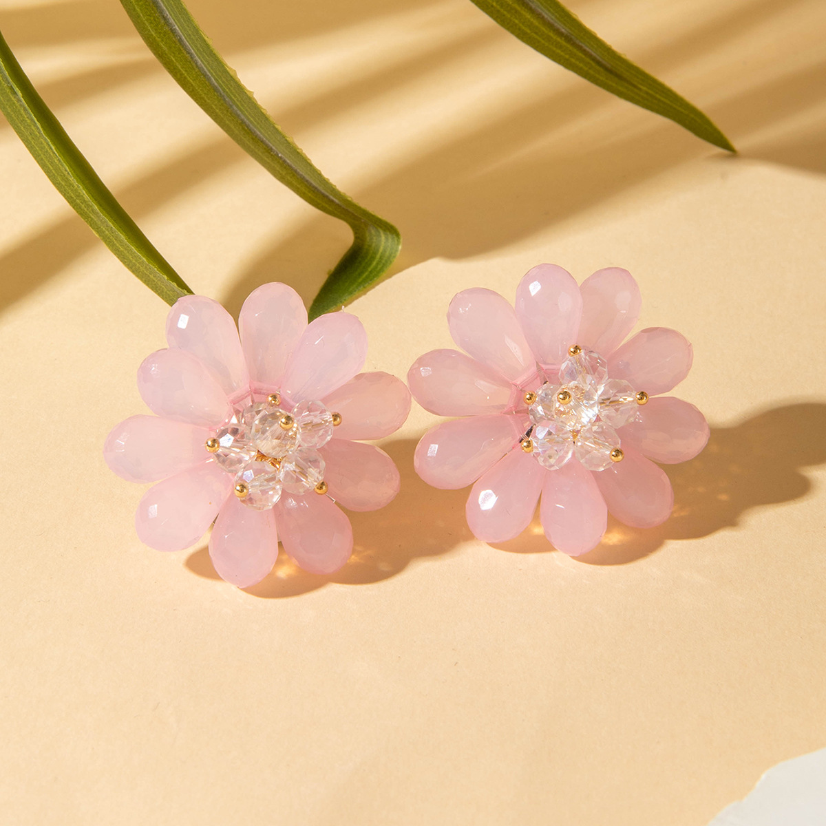 亚马逊跨境清新甜美彩色树脂花瓣花朵耳钉气质多巴胺 耳环耳饰女详情63