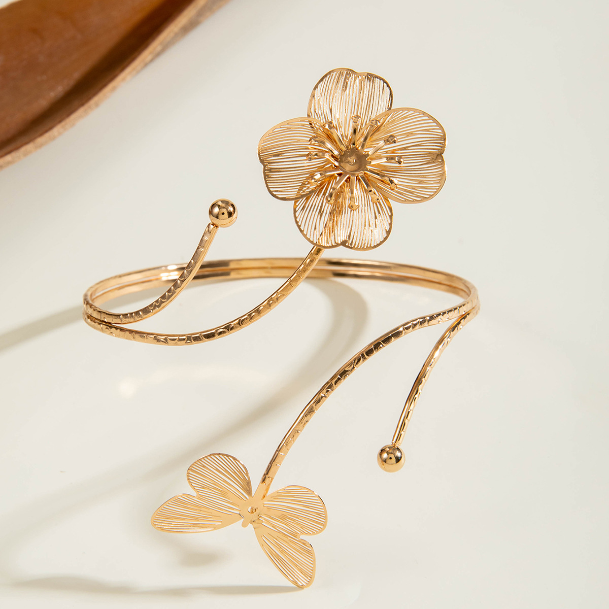 亚马逊跨境个性冷淡风海星手臂镯线条计感蝴蝶环形开口臂镯女详情122