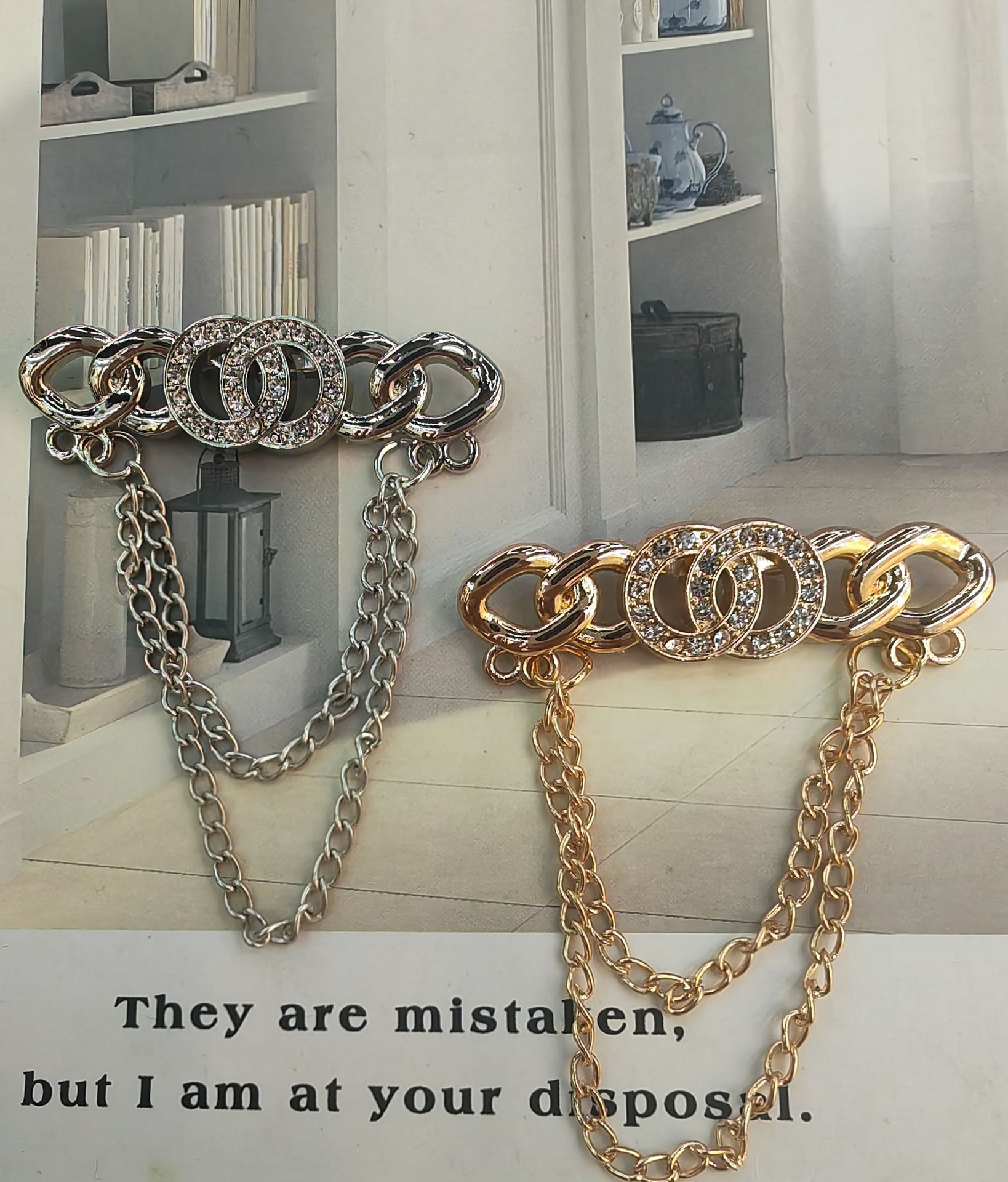 大牌风双环爱心小香风胸针2023新款潮时尚防走光高级感精致别针详情5